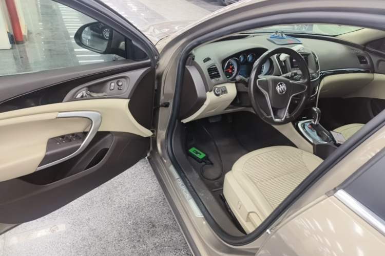 Used Buick Regal 2015 2.0L Leading Fashion Edition Driver Seat