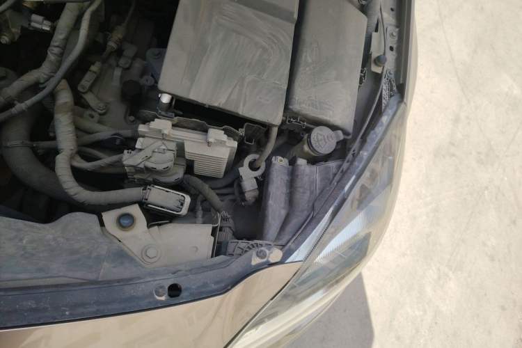 Used Buick Regal 2015 2.0L Elite Fashion Edition Engine Bay Left