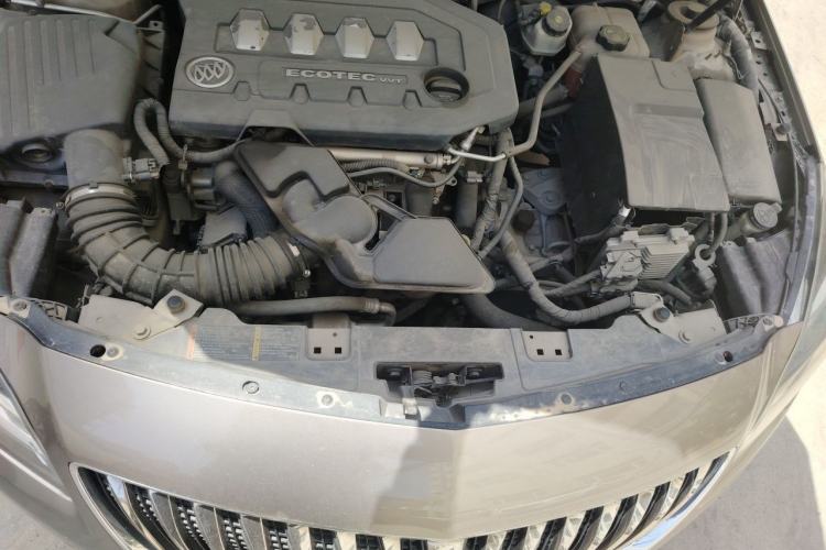 Used Buick Regal 2015 2.0L Elite Fashion Edition Engine Bay