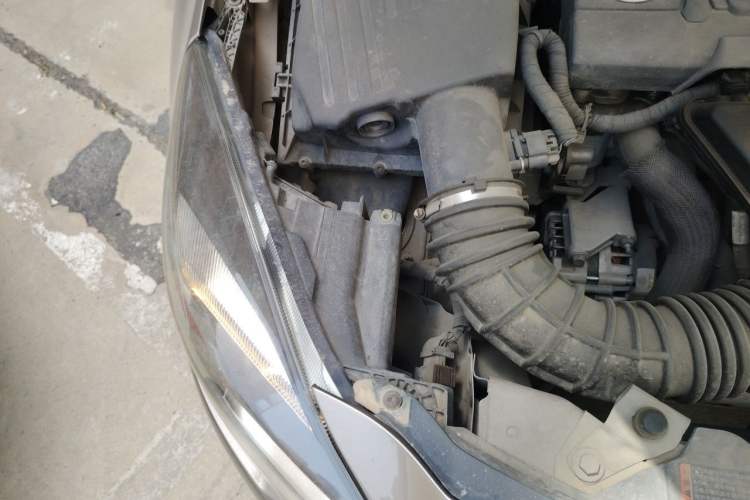 Used Buick Regal 2015 2.0L Elite Fashion Edition Engine Bay Right