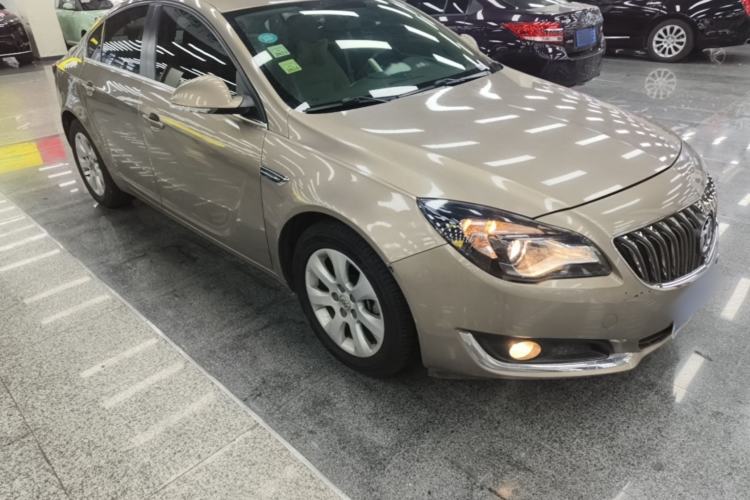 Used Buick Regal 2015 2.0L Leading Fashion Edition Front Right 45 Deg