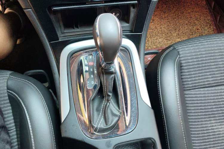 Used Buick Regal 2015 1.6T Fashion Tech Model Gear Lever