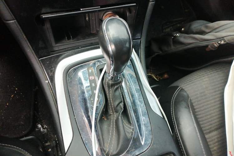 Used Buick Regal 2015 1.6T Leading Technology Model Gear Lever