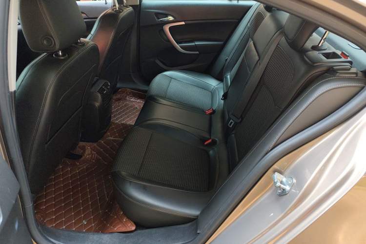 Used Buick Regal 2015 1.6T Fashion Tech Model Left Rear Seat