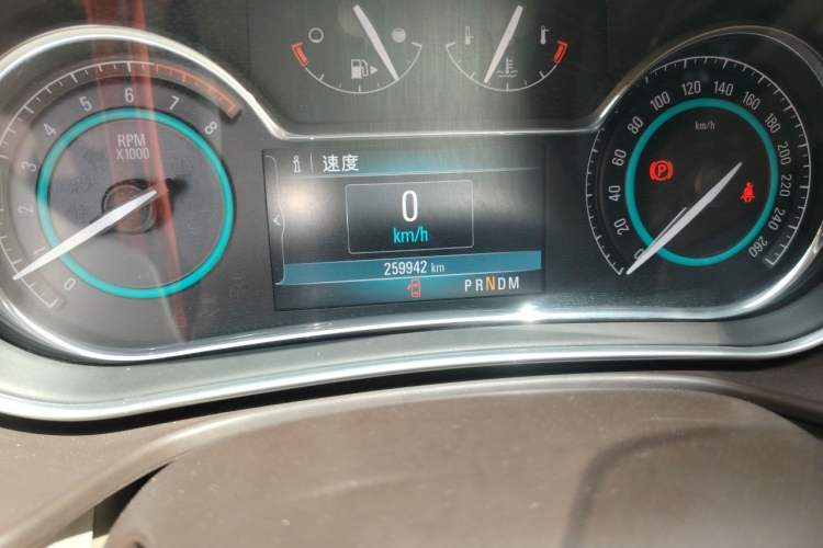 Used Buick Regal 2015 2.0L Elite Fashion Edition Odometer Close Up