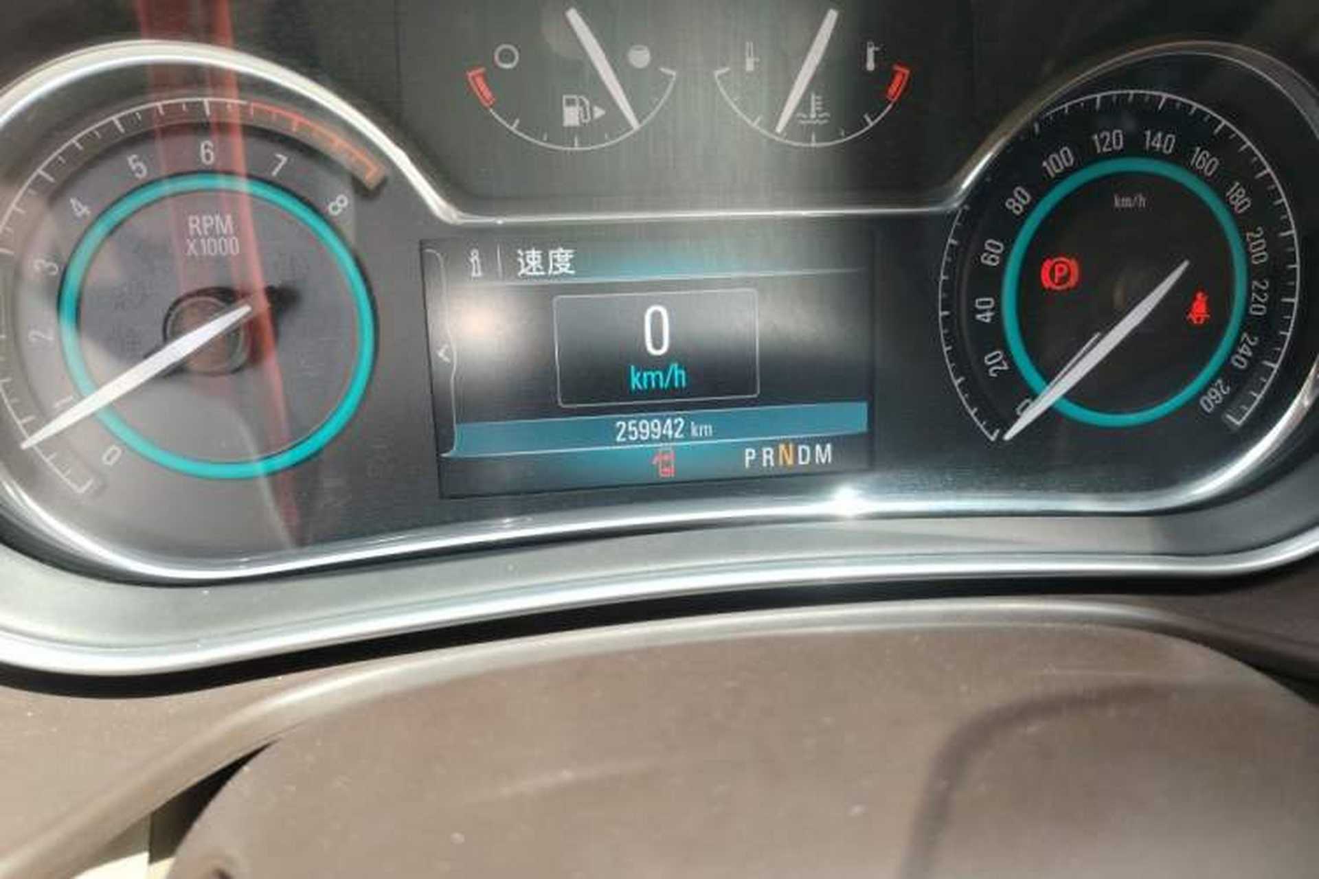 Used Buick Regal 2015 2.0L Elite Fashion Edition Odometer Close Up