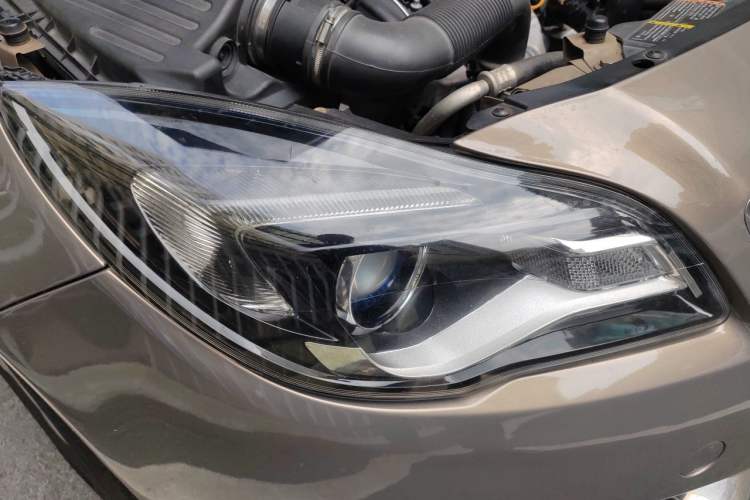 Used Buick Regal 2015 1.6T Leading Technology Model Right Front Headlight