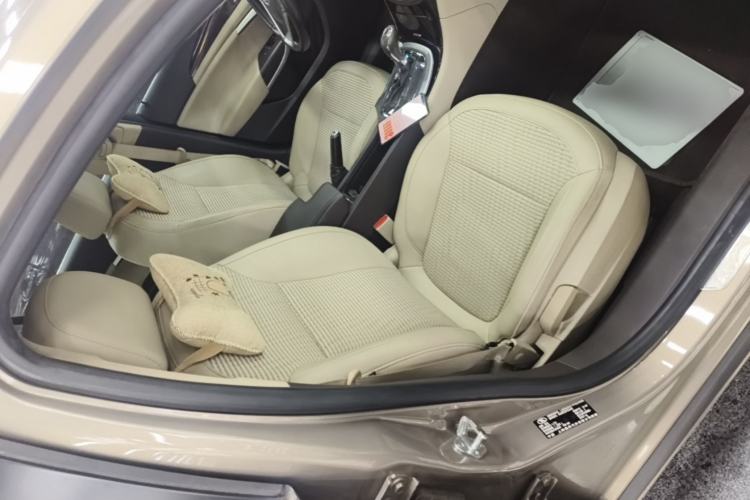 Used Buick Regal 2015 2.0L Leading Fashion Edition Right Front Seat