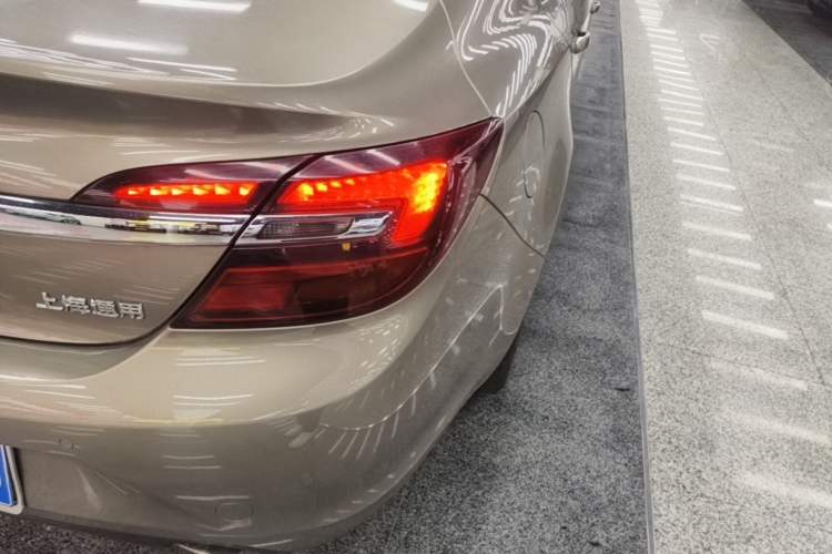 Used Buick Regal 2015 2.0L Leading Fashion Edition Right Rear Taillight