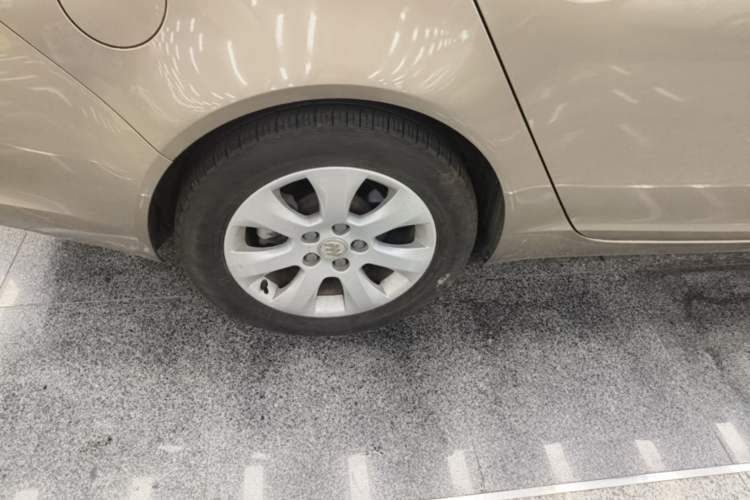 Used Buick Regal 2015 2.0L Leading Fashion Edition Right Rear Wheel Hub