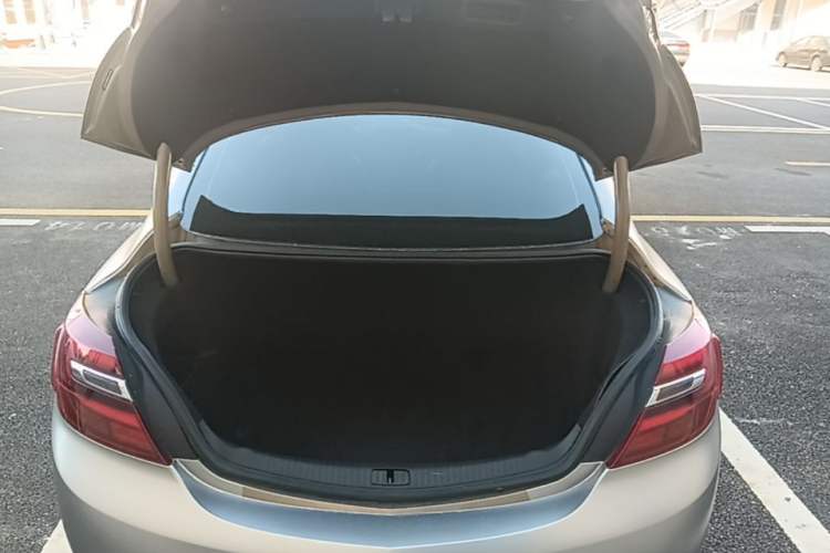 Used Buick Regal 2015 1.6T Leading Technology Model Trunk