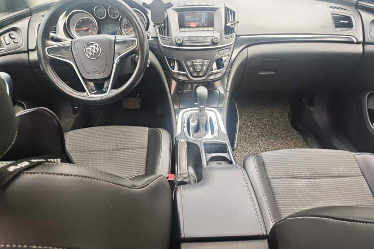 Used Buick Regal 2015 1.6T Leading Technology Model Audio And AC Panel