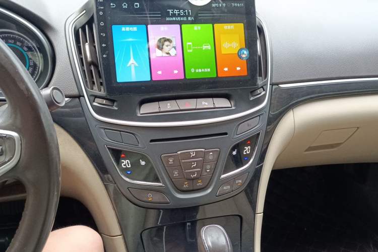 Used Buick Regal 2015 2.0L Elite Fashion Edition Audio And AC Panel