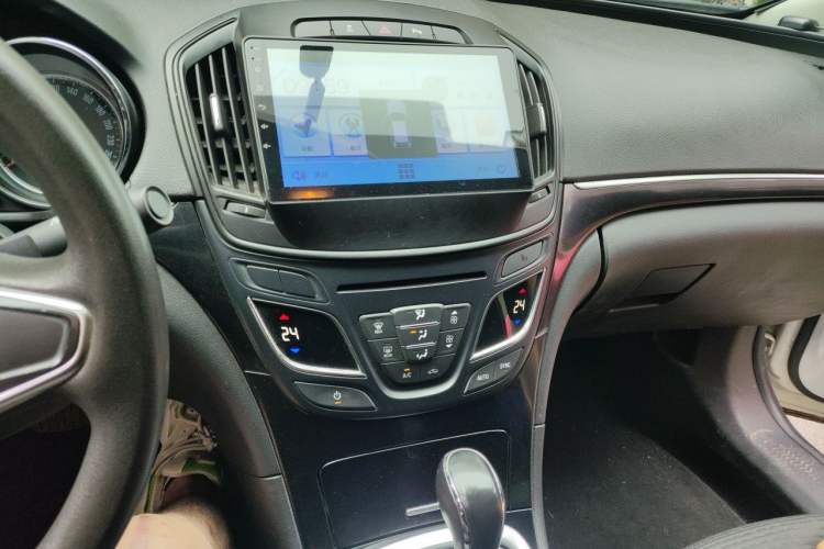 Used Buick Regal 2015 1.6T Leading Technology Model Audio And AC Panel