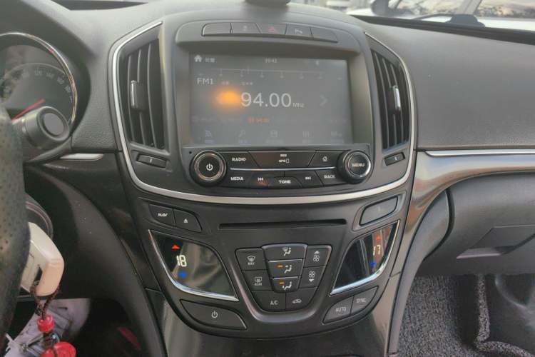 Used Buick Regal 2015 1.6T Leading Technology Model Audio And AC Panel