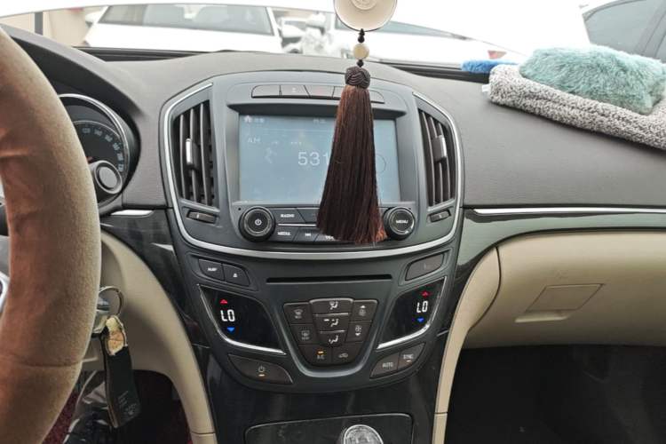 Used Buick Regal 2015 2.0L Leading Fashion Edition Audio And AC Panel