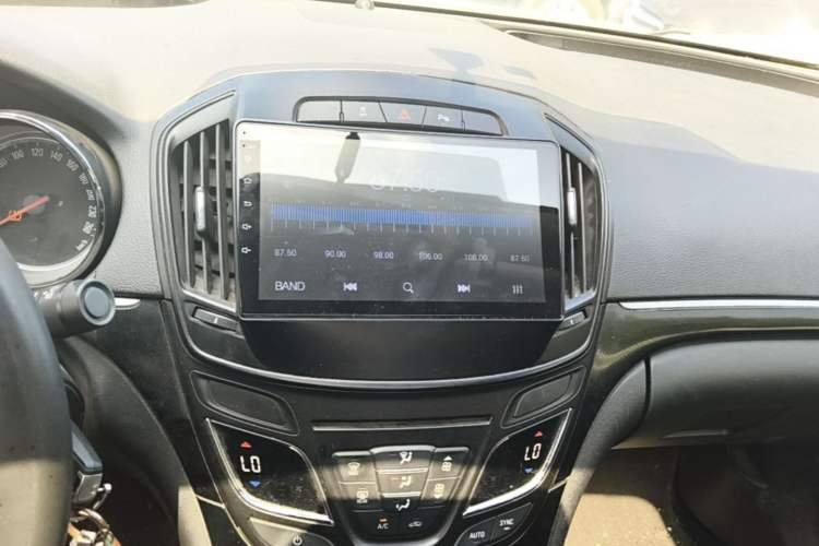 Used Buick Regal 2015 1.6T Leading Technology Model Audio And AC Panel