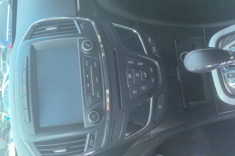 Used Buick Regal 2015 1.6T Leading Technology Model Audio And AC Panel