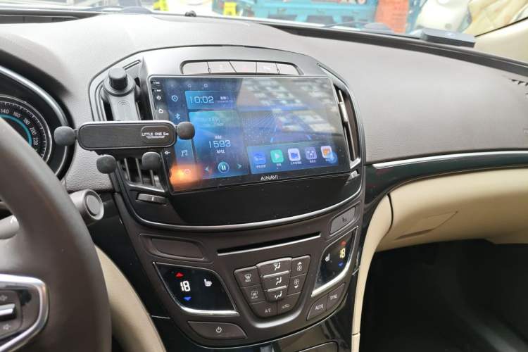 Used Buick Regal 2015 2.0L Elite Fashion Edition Audio And AC Panel