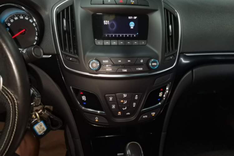 Used Buick Regal 2015 1.6T Leading Technology Model Audio And AC Panel