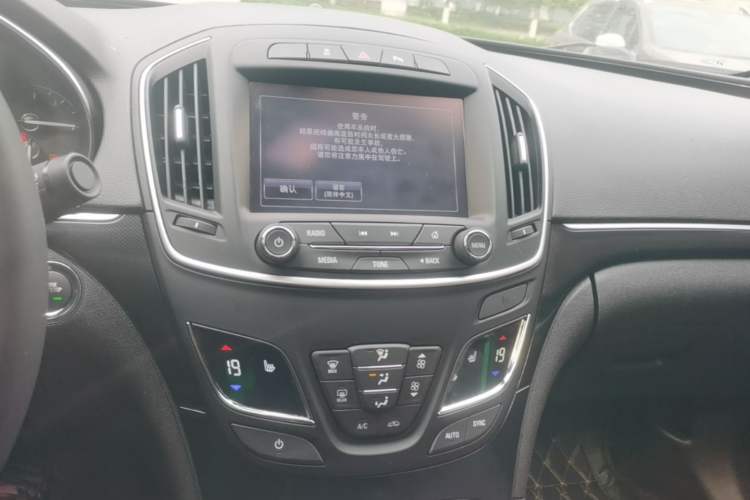 Used Buick Regal 2015 1.6T Elite Tech Model Audio And AC Panel
