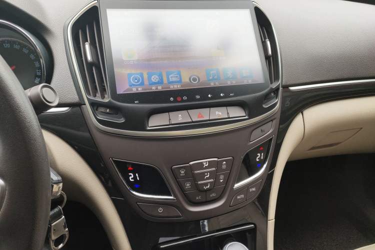 Used Buick Regal 2015 2.0L Leading Fashion Edition Audio And AC Panel