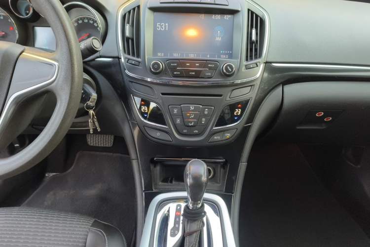 Used Buick Regal 2015 1.6T Leading Technology Model Audio And AC Panel