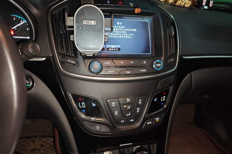 Used Buick Regal 2015 1.6T Elite Tech Model Audio And AC Panel