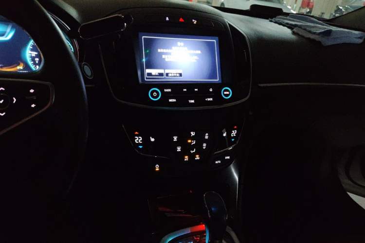 Used Buick Regal 2015 1.6T Elite Tech Model Audio And AC Panel