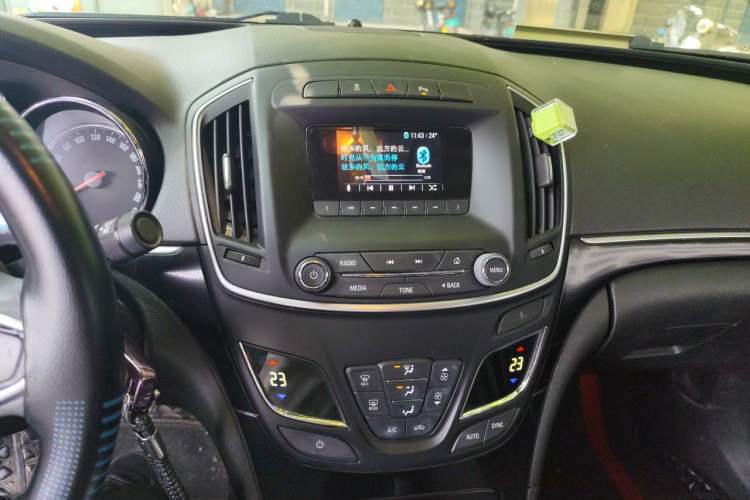 Used Buick Regal 2015 1.6T Leading Technology Model Audio And AC Panel
