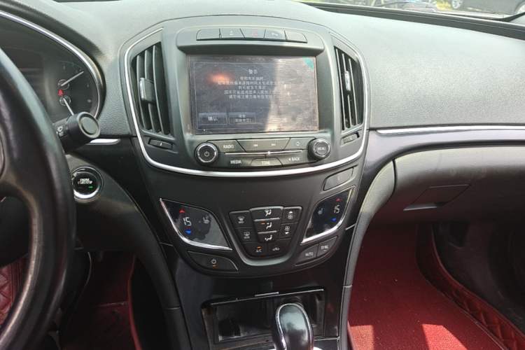 Used Buick Regal 2015 1.6T Elite Tech Model Audio And AC Panel