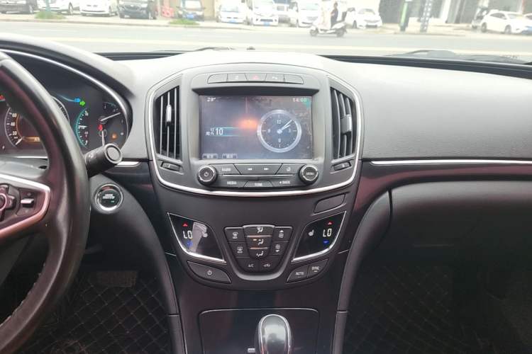 Used Buick Regal 2015 1.6T Elite Tech Model Audio And AC Panel