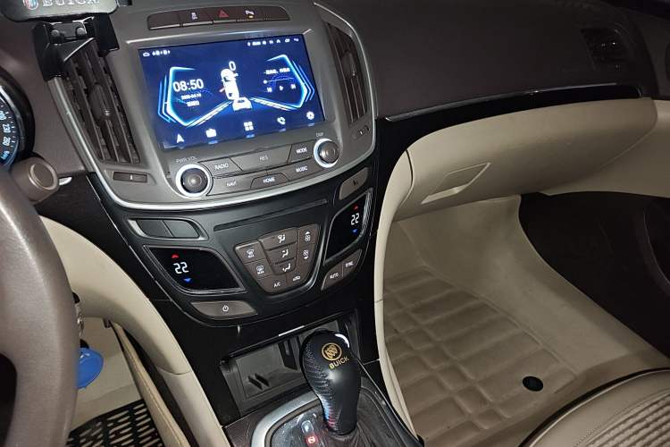 Used Buick Regal 2015 2.0L Leading Fashion Edition Audio And AC Panel