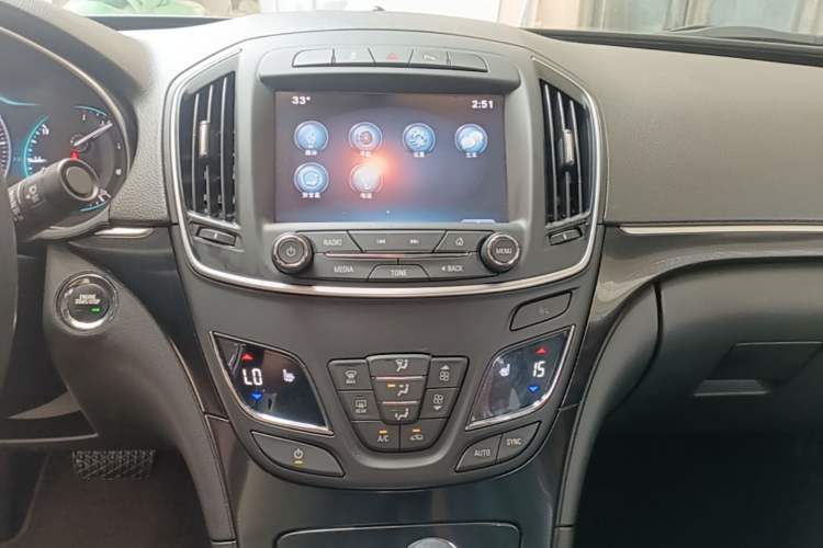 Used Buick Regal 2015 1.6T Elite Tech Model Audio And AC Panel