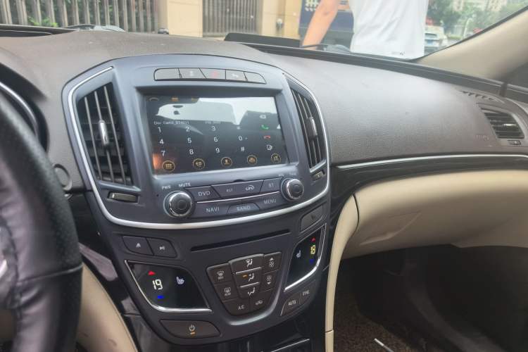 Used Buick Regal 2015 2.0L Elite Fashion Edition Audio And AC Panel
