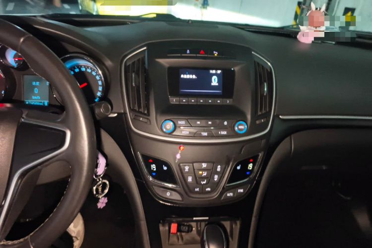 Used Buick Regal 2015 1.6T Fashion Tech Model Audio And AC Panel