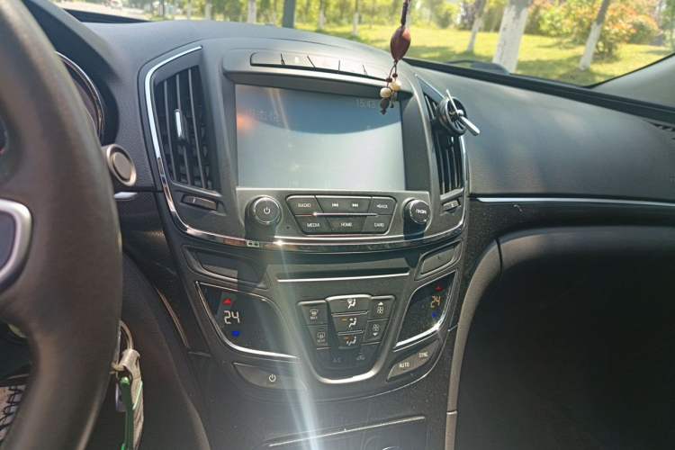 Used Buick Regal 2015 1.6T Leading Technology Model Audio And AC Panel