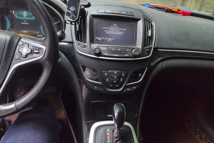 Used Buick Regal 2015 1.6T Elite Tech Model Audio And AC Panel