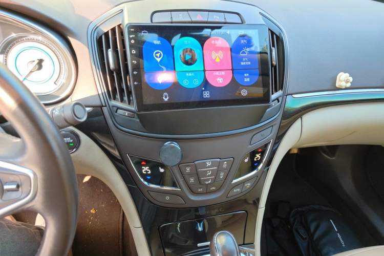 Used Buick Regal 2015 2.0L Elite Fashion Edition Audio And AC Panel