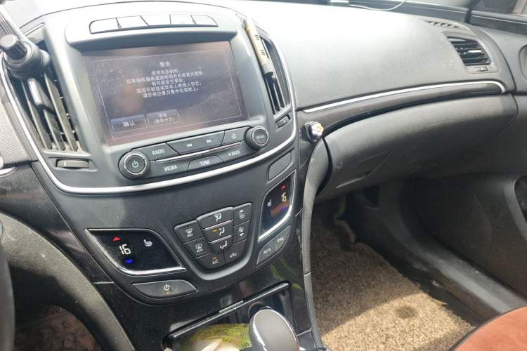 Used Buick Regal 2015 1.6T Elite Tech Model Audio And AC Panel