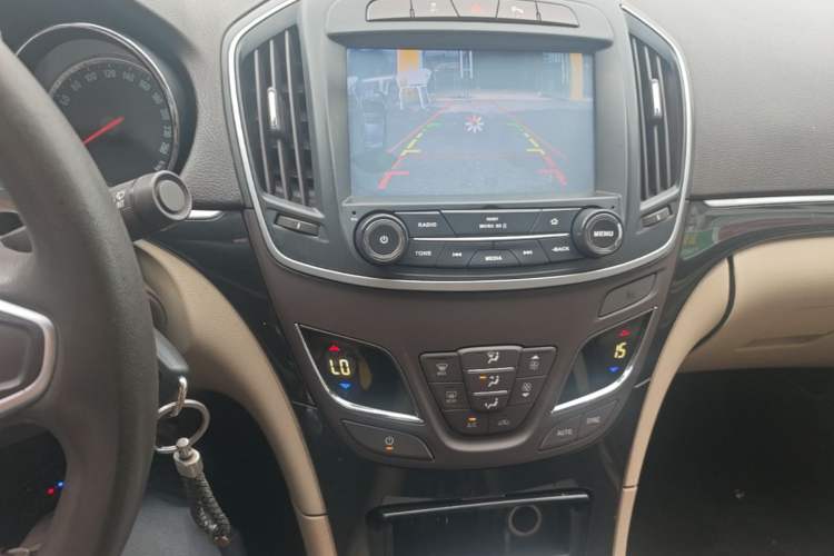 Used Buick Regal 2015 2.0L Leading Fashion Edition Audio And AC Panel