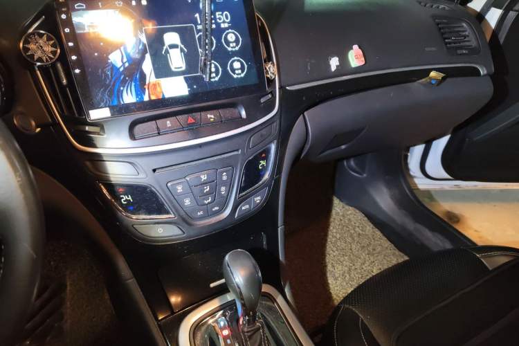 Used Buick Regal 2015 1.6T Fashion Tech Model Audio And AC Panel