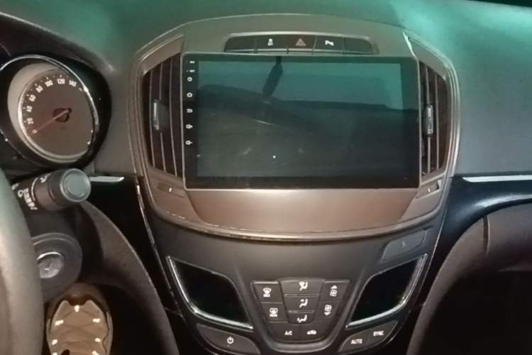Used Buick Regal 2015 1.6T Leading Technology Model Audio And AC Panel