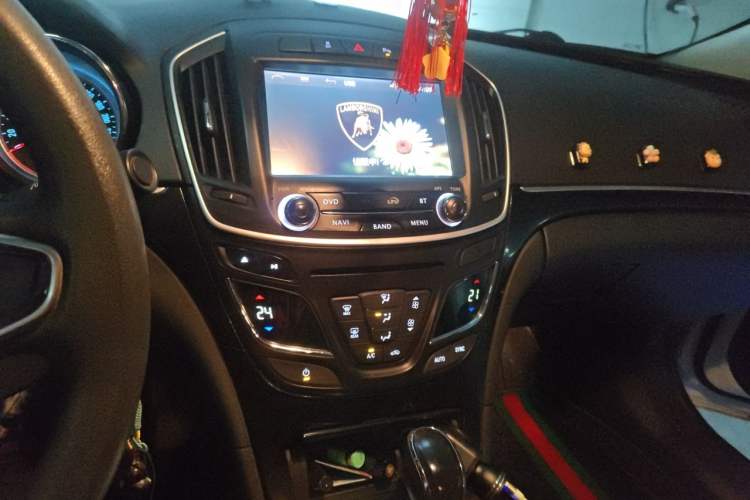 Used Buick Regal 2015 1.6T Leading Technology Model Audio And AC Panel