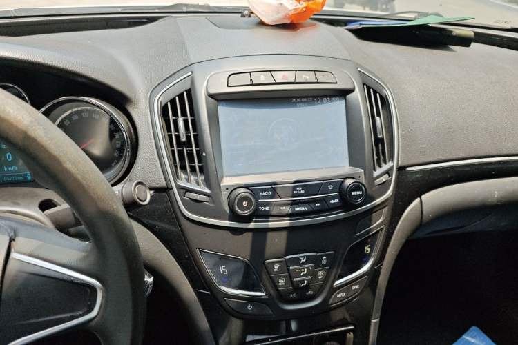 Used Buick Regal 2015 1.6T Leading Technology Model Audio And AC Panel