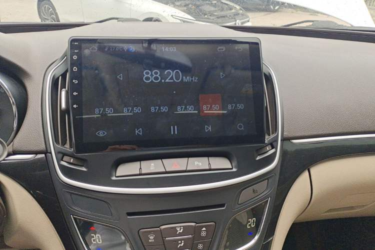 Used Buick Regal 2015 2.0L Leading Fashion Edition Audio And AC Panel
