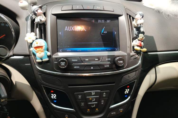 Used Buick Regal 2015 2.0L Leading Fashion Edition Audio And AC Panel