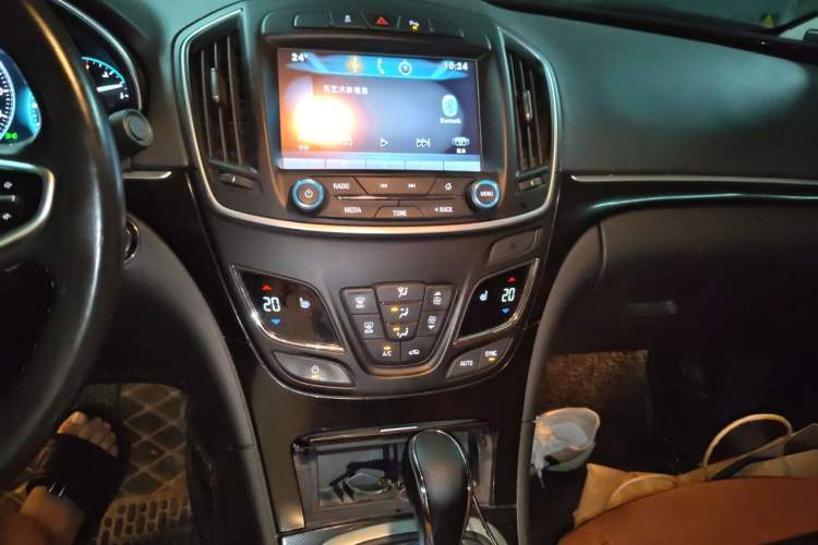 Used Buick Regal 2015 1.6T Elite Tech Model Audio And AC Panel