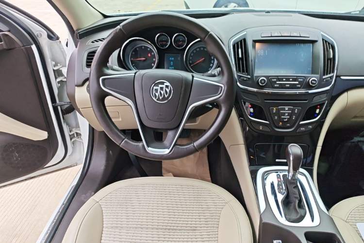 Used Buick Regal 2015 2.0L Leading Fashion Edition Audio And AC Panel