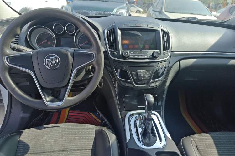 Used Buick Regal 2015 1.6T Leading Technology Model Audio And AC Panel